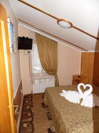 Курортные отели Горнолыжный Комплекс Великий Калина Cемейный номер с собственной ванной комнатой-1